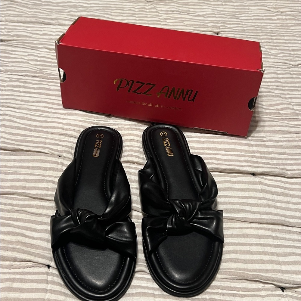 Pizz Annu Black Slide Sandals